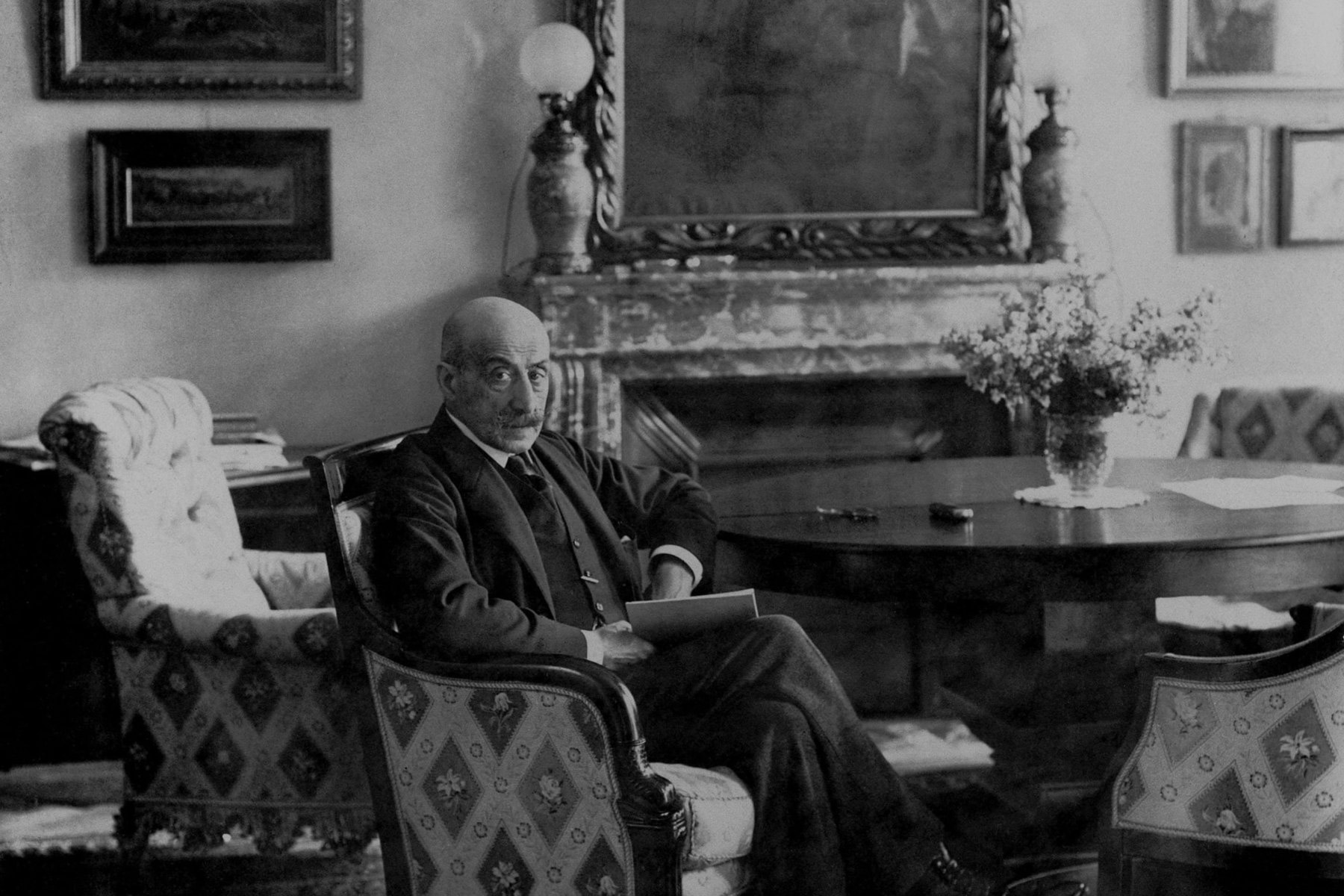 Max Liebermann at his villa in Wannsee, c. 1927 — the year he painted August Weber's portrait.